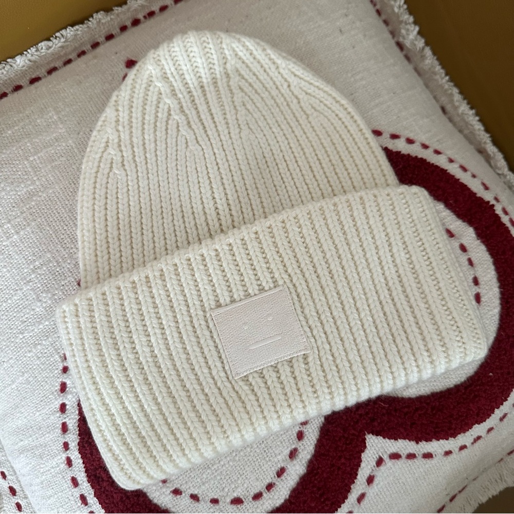 Cozy Cream White Wool Knit Beanie